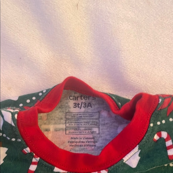 ⭐️Carter's Green and Red Holiday Pajama Set - Picture 3 of 6